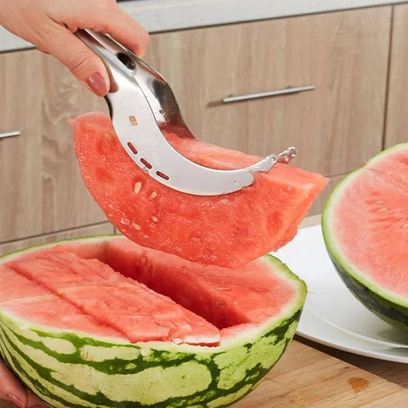 coupe-pastèque-pour-préparer-des-tranches-pour-une-collation-estivale