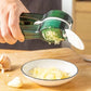 presse-ail-deux-en-un-vert-assiette