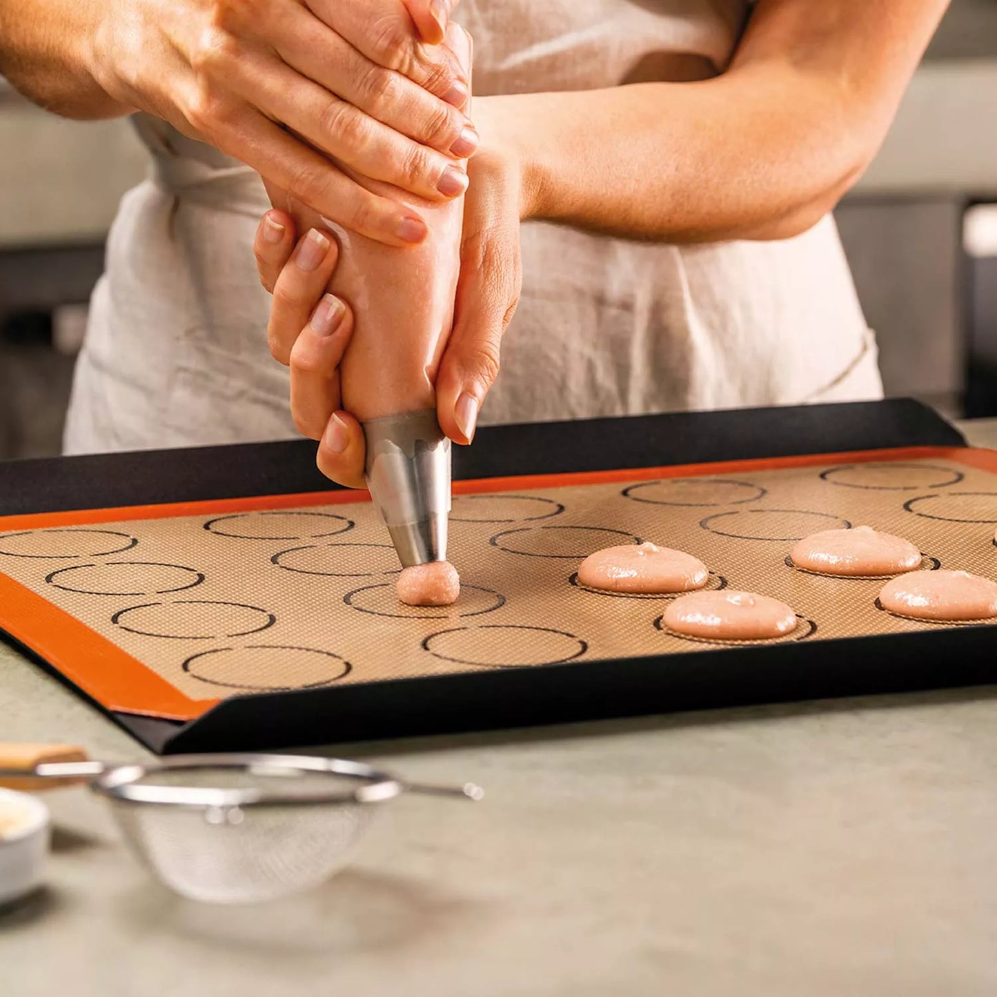 TAPIS DE CUISSON EN SILICONE POUR MACARONS | SiliMat™